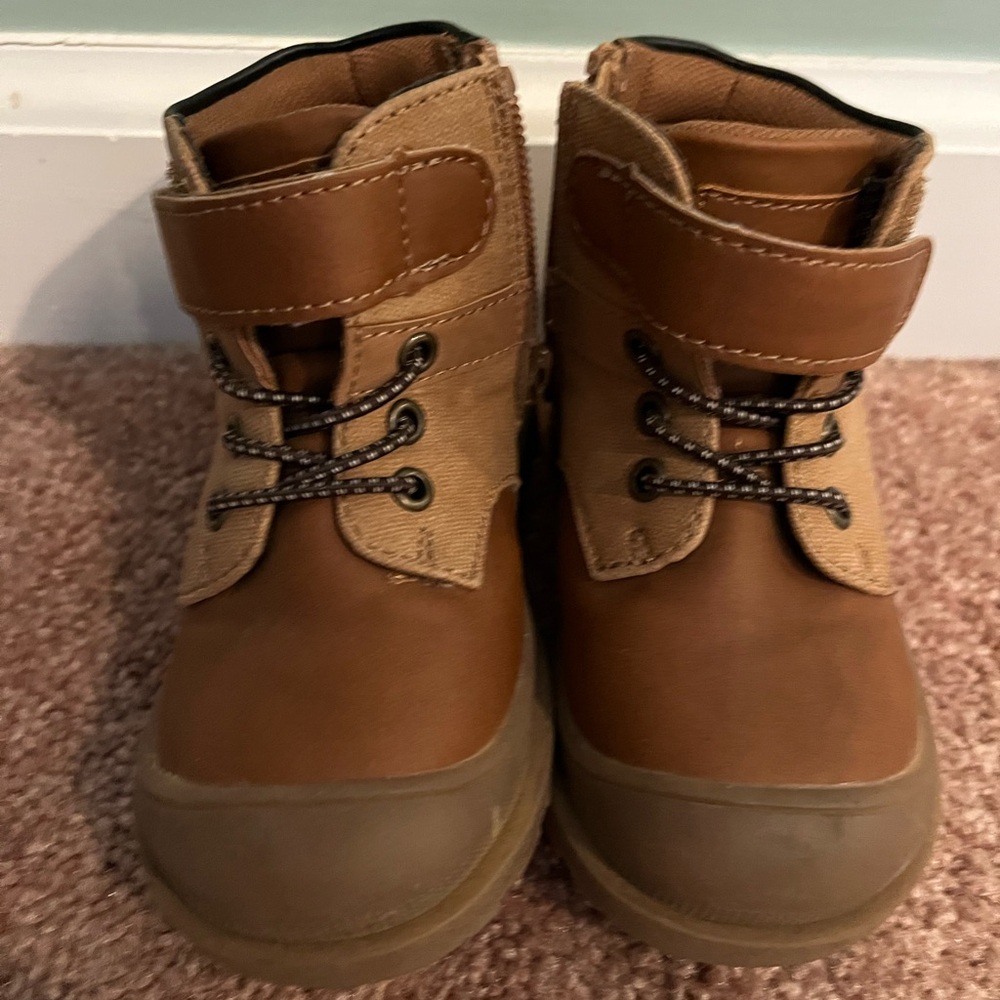 Jumping beans toddler boys hiking boots size 5T. Good condition.
